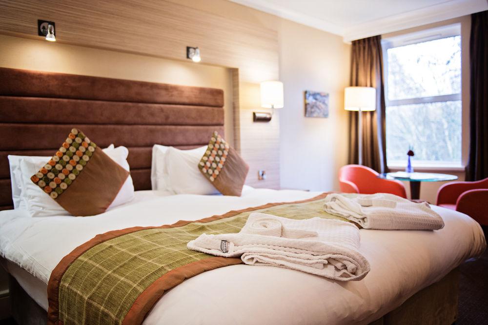 Delta Hotels By Marriott Cheltenham Chase Exterior photo