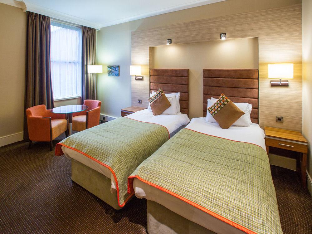 Delta Hotels By Marriott Cheltenham Chase Exterior photo